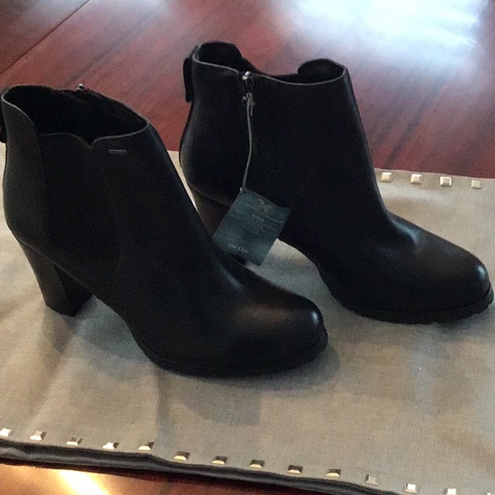 NWOT Geox leather water proof boots